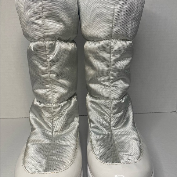 Cole Haan white and silver walking boot mid calf with rubber bottom - Picture 3 of 7